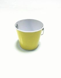 China Cubeta cilindróida da lata do metal, balde pequeno amarelo redondo da água do metal fornecedor